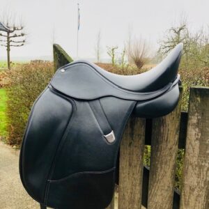 BATES Dressage dressuurzadel HART 17 inch.