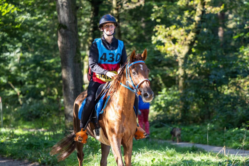 endurance sport paarden zadel lichtgewicht lange afstanden paardrijden