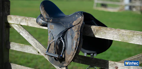 wintec.nl onderhoud wintec zadel. zadelzeep  onder de kraan schoonmaken zadel