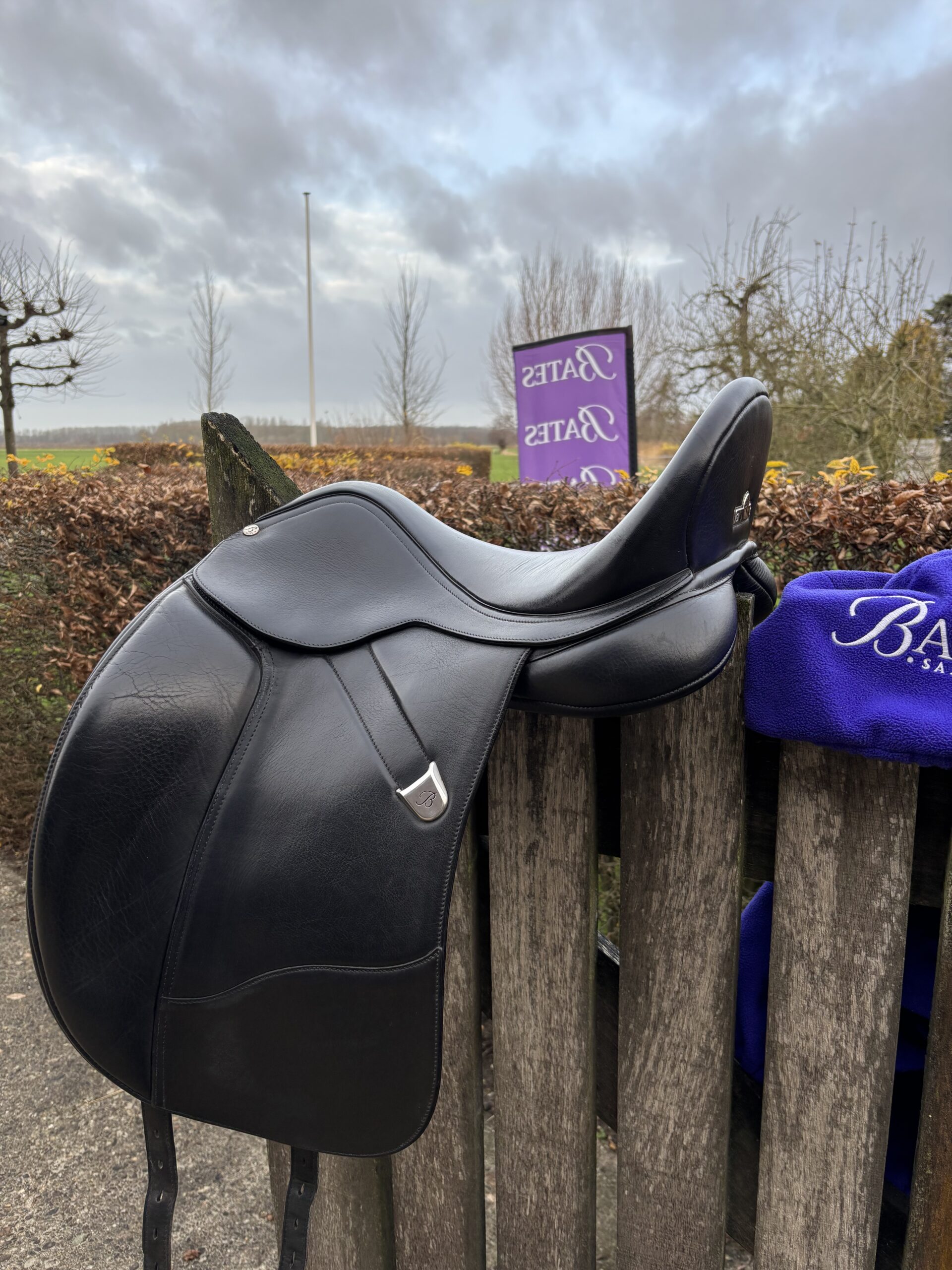 BATES Dressage+ WIDE 17 inch. HART