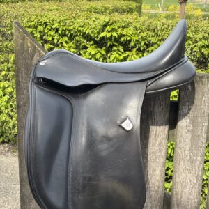 Bates dressage 18 inch. gebruikt