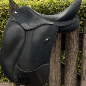 Wintec gebruikt dressuurzadel model Isabell Icon 17 inch.