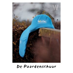 Zwarte Wintec zadelhoes om een Wintec zadel ter bescherming tegen stof en krassen