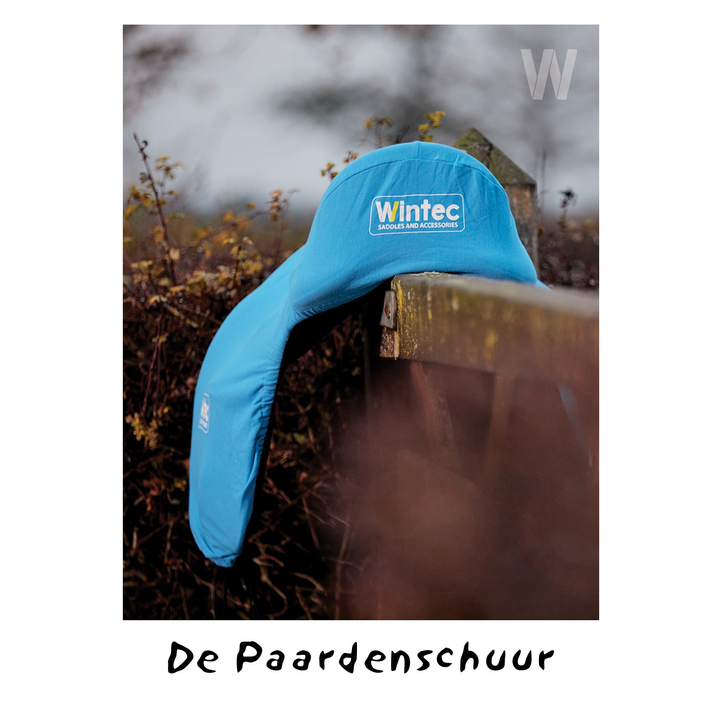 Zwarte Wintec zadelhoes om een Wintec zadel ter bescherming tegen stof en krassen